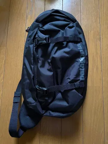 파타고니아 아톰 슬링백