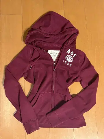 Abercrombie & Fitch 버건디 후드티