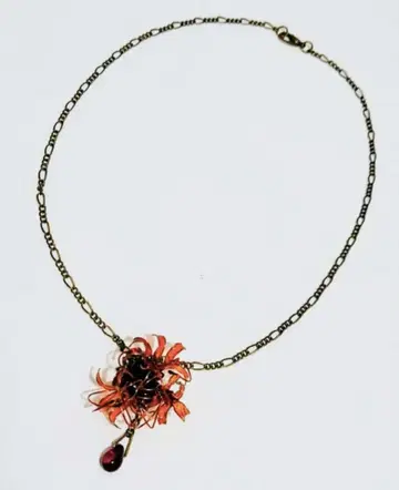 꽃 목걸이 빨간색 고딕 앤티크 스타일