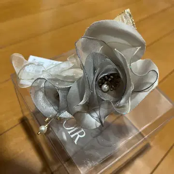 도쿄 소와르 코사지