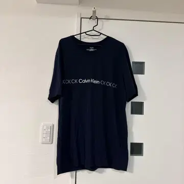 새상품급 Calvin Klein 네이비 T셔츠 L 사이즈 캘빈클라인
