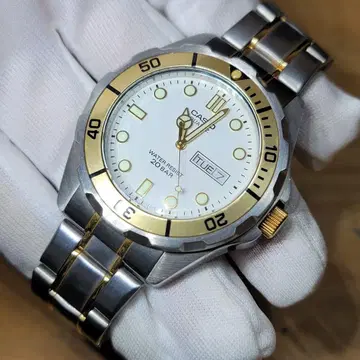 새상품급 CASIO 다이버 골드 손목시계 쿼츠