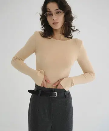 CLANE 숄더 패드 니트 탑