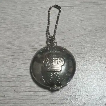 블랙 집사 회중시계형 로켓 참 키링 세바스찬