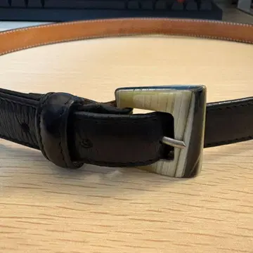 Le Yucca's 레유카스 카프 가죽 벨트 (셀룰로이드 버클)