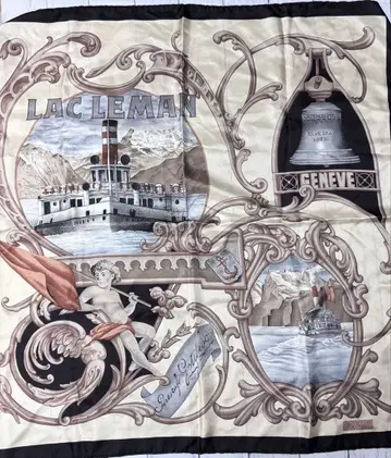 새상품급 BALLY 실크 스카프 대형 이탈리아제 올 패턴 레이크 모티브