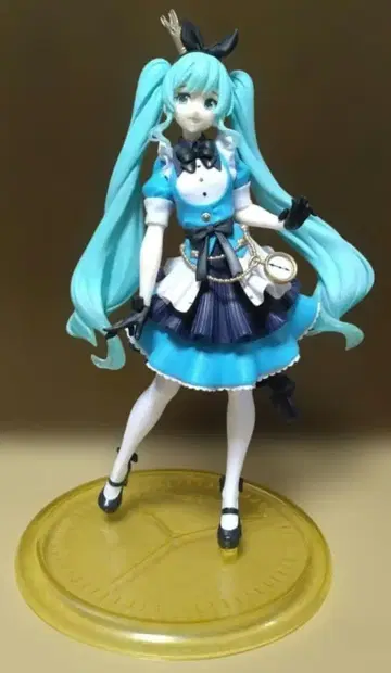 하츠네 미쿠 프릴 달린 드레스 피규어