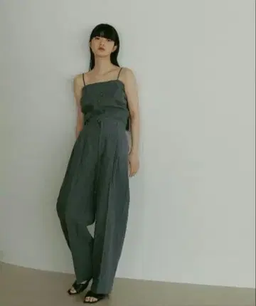 카사플라인 벨티드 코쿤 와이드 린넨 팬츠 차콜 그레이 일본제