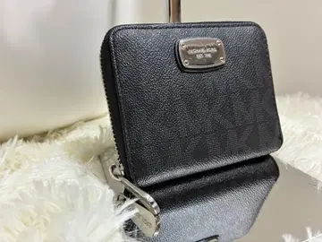 MICHAEL KORS 모노그램 라운드 지퍼 이단 접이식 지갑