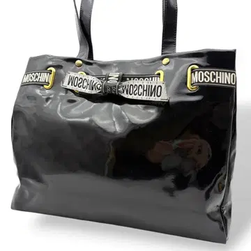 모스키노 토트백 숄더백 에나멜 블랙 A4 수납 가능