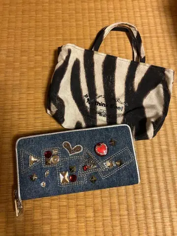 [ 새상품 레어템 ] Think Bee! 데님 비쥬 장지갑