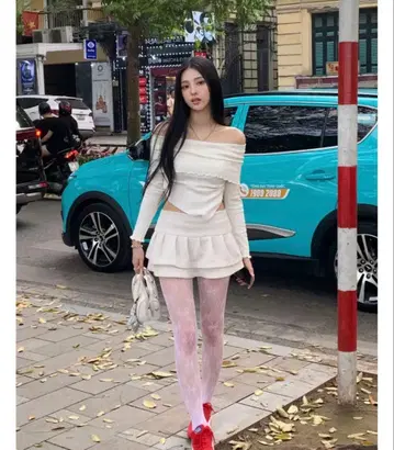 Khakipoint Ballerina Off Shoulder Ivory