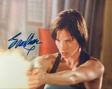 바이오하자드 시에나 길로리 친필 사인 사진 질 iw