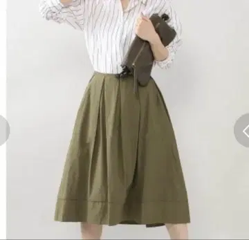 스픽앤스팬 미디 스커트 카키색 38