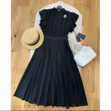 르네 rene 블랙 프릴 소매 상의 & 플리츠 스커트 셋업 34