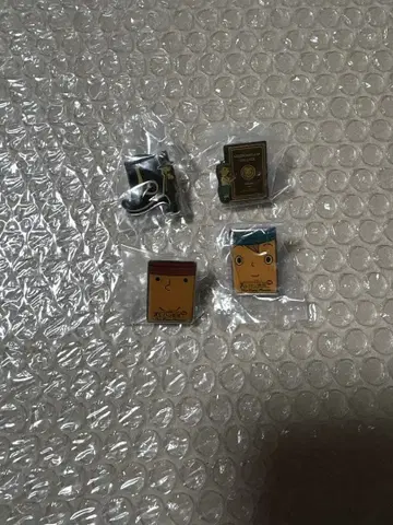 레이튼 교수 핀 배지 가챠가챠