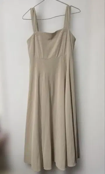 Maison de FLEUR 프티로브 베이지 원피스