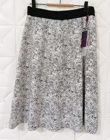 미사용 AMACA 아마카 올 패턴 무릎 기장 스커트 44 화이트/블랙