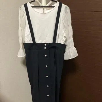 [새상품] 로즈 티아라 서스펜더 포함 블랙 스커트