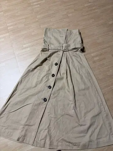 베이지 플레어 스커트 벨트 포함