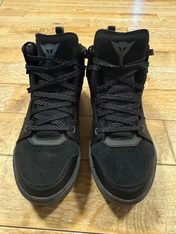 Dainese 블랙 하이컷 스니커즈