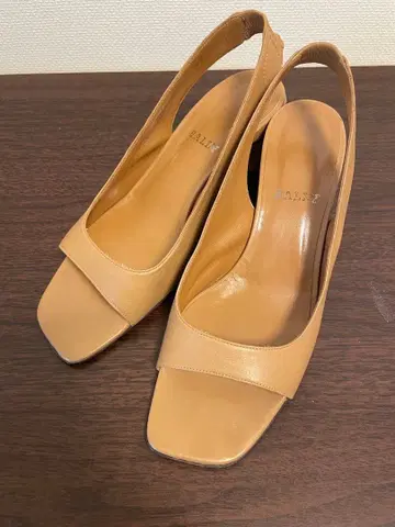 BALLY 베이지 오픈토 샌들 23.5 24 슬림 와이드 힐