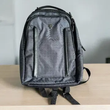 극미품 빅토리녹스 나일론 백팩 네이비