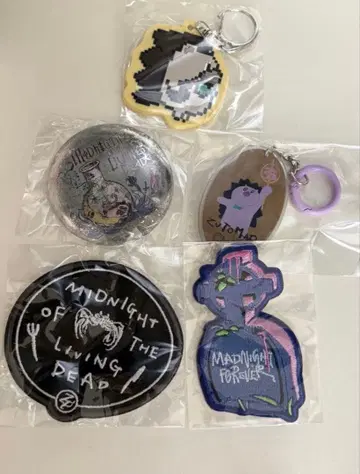 계속 한밤중이면 좋을 텐데. 좀비 클래식 가챠가챠