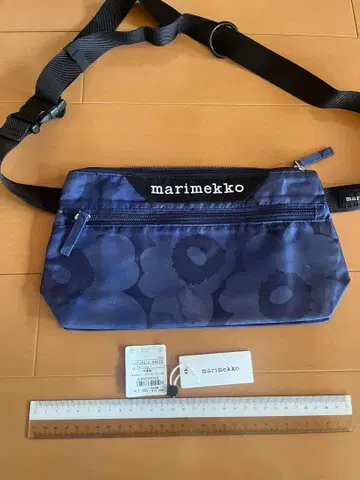 marimekko 네이비 플라워 숄더백 새상품