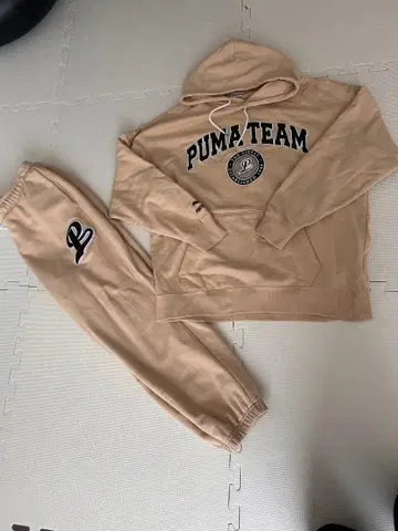 새상품급 PUMA TEAM 한정판 맨투맨 셋업