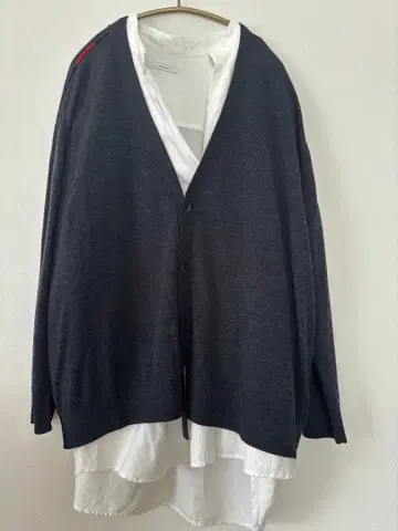 UNIQLO x 안야 힌드마치 인기 다크 그레이 가디건