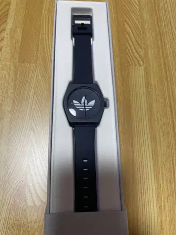 adidas 네이비 시계