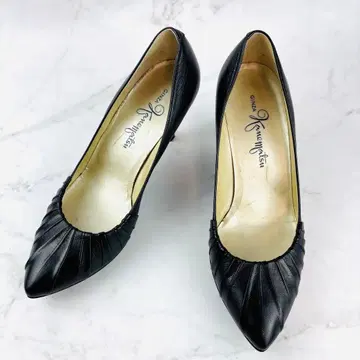 긴자 카네마츠 스틸레토 개더 펌프스 23.5