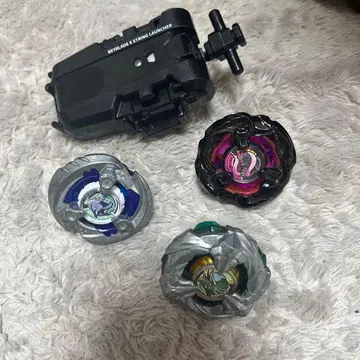 베이블레이드 스프링 런처와 배틀 베이 세트