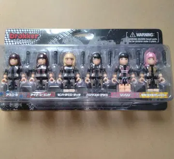 BiSH brokker 큐브릭/베어브릭