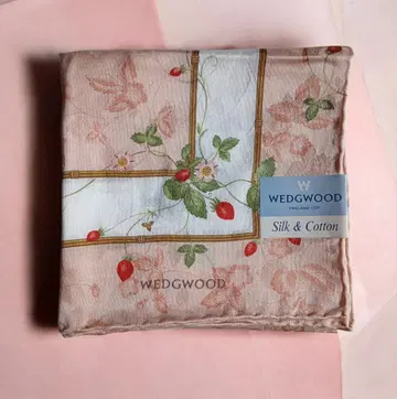 WEDGWOOD 와일드 스트로베리 패턴 면 실크 대형 손수건 스카프