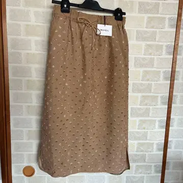 MUVEIL 베이지 도트 무늬 스커트