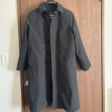 HYKE 단추식 스텐카라 코트 블랙