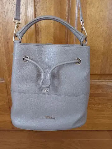 컨디션 최상 FURLA 천연 가죽 버킷 백 그레이지