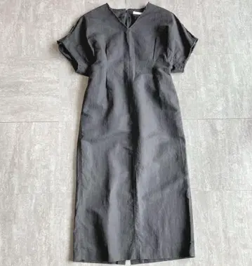 새상품급 폴앤조 리넨 반팔 롱 원피스 차콜 투모로우랜드