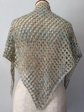 손뜨개질 삼각형 숄 청록색과 베이지