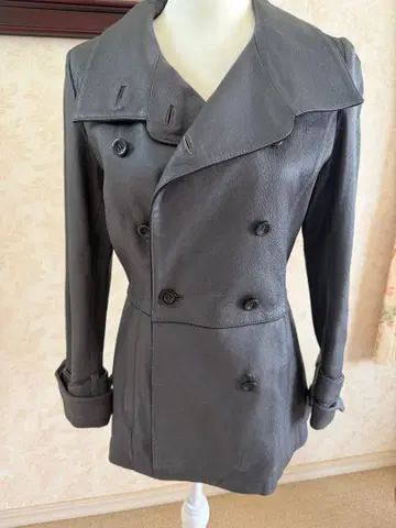 데미지 가죽 자켓 M 사이즈 미사용 양가죽이라 부드럽습니다.