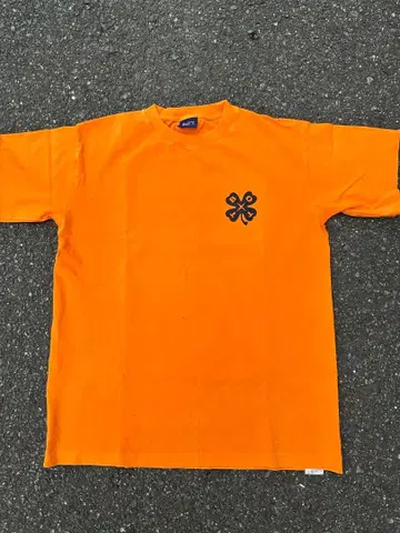 오렌지 티셔츠 로고 디자인 BOTT