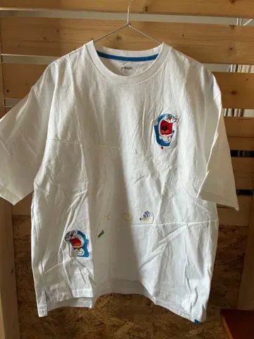 그라니프 도라에몽 패닉 빅 실루엣 티셔츠