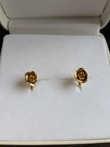 Monet 장미 골드 귀찌