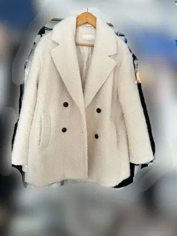 ZARA 크림색 보아 코트