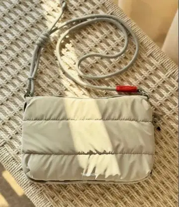 택 포함 새상품 Topologie 베이지 사코슈 라지 스트랩 포함