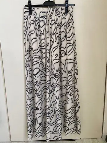 미사용 새상품 YAMADAYA aga 큐프라 55% 와이드 팬츠