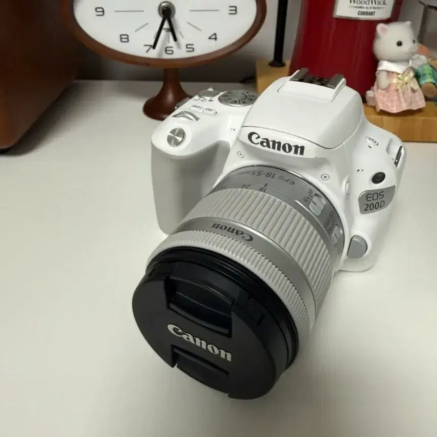 캐논 EOS 200D 화이트 18-55mm 렌즈(직거래 40)