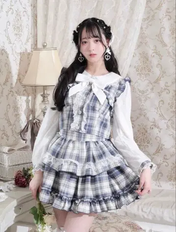 노에미 NOEMIE 반짝반짝 하트 레이어드 스타일 티어드 셋업 색스